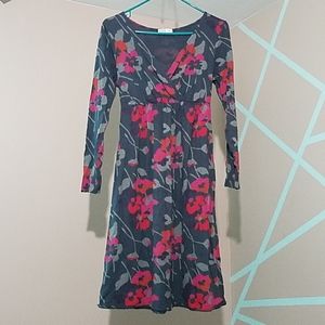 Floral pattern dress.